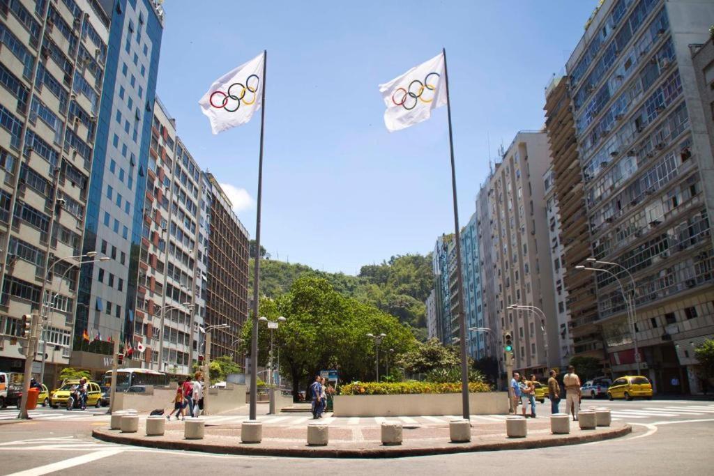 Apartamento Copacabana: Beachfront Retreat With Modern Comforts *